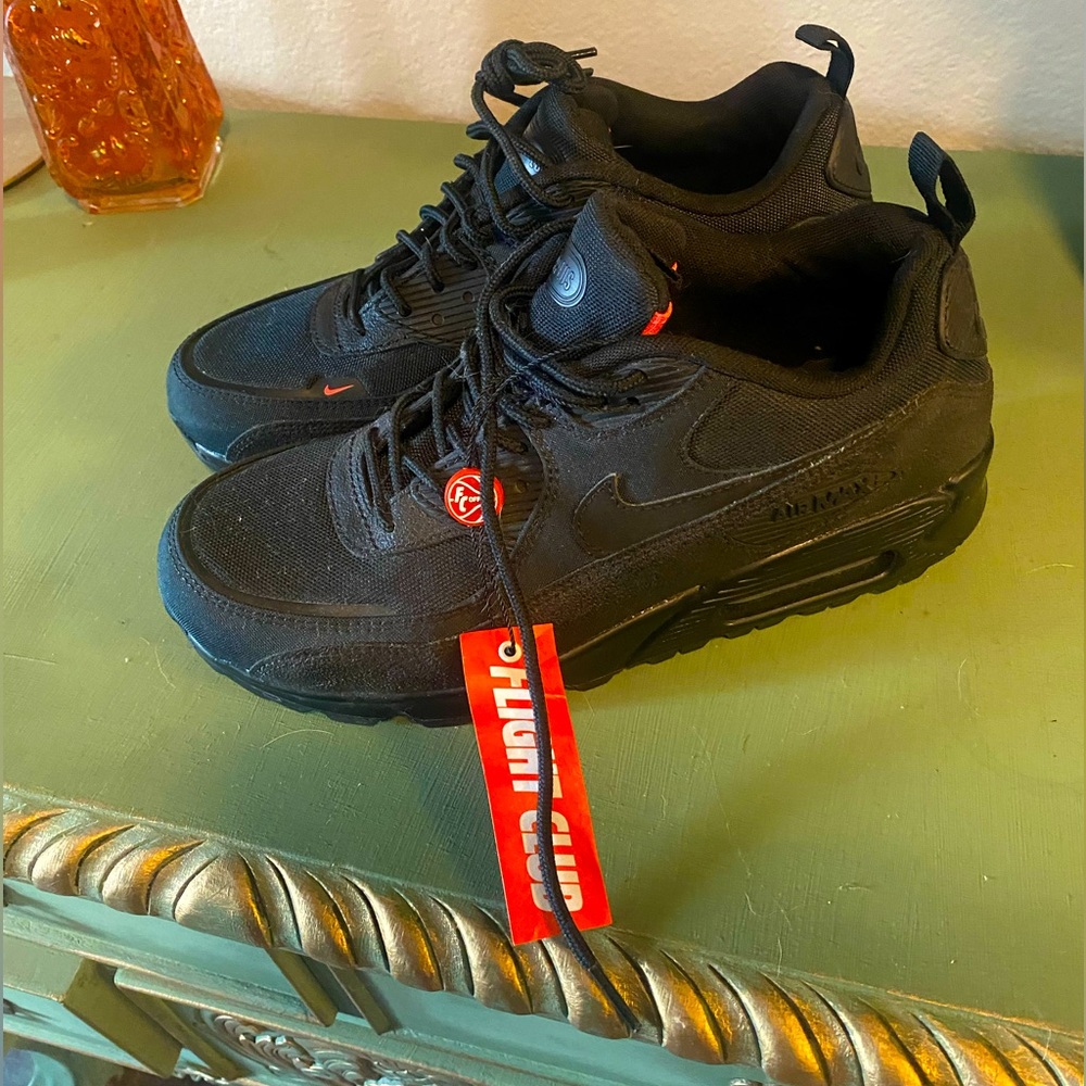NWOT black Nike air max 90